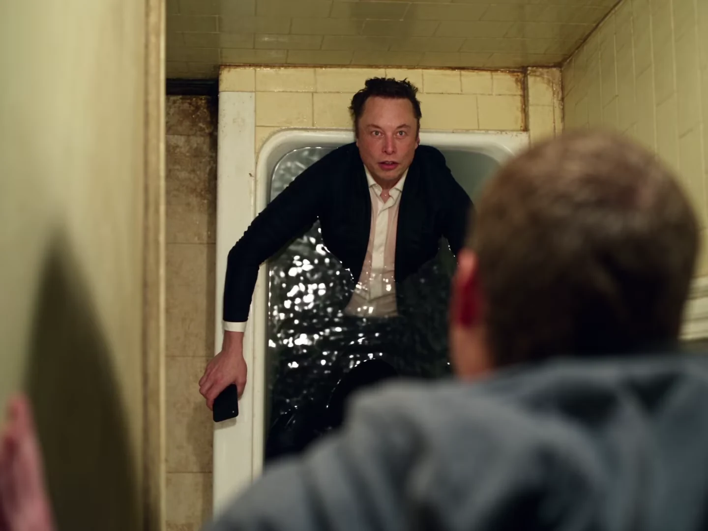 Bathtub defender in the Bathroom Fight source video