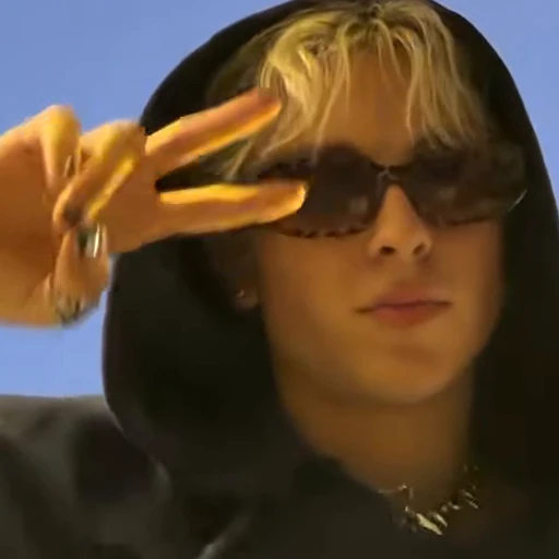 Sunglasses in the Mi Chico Dance source video