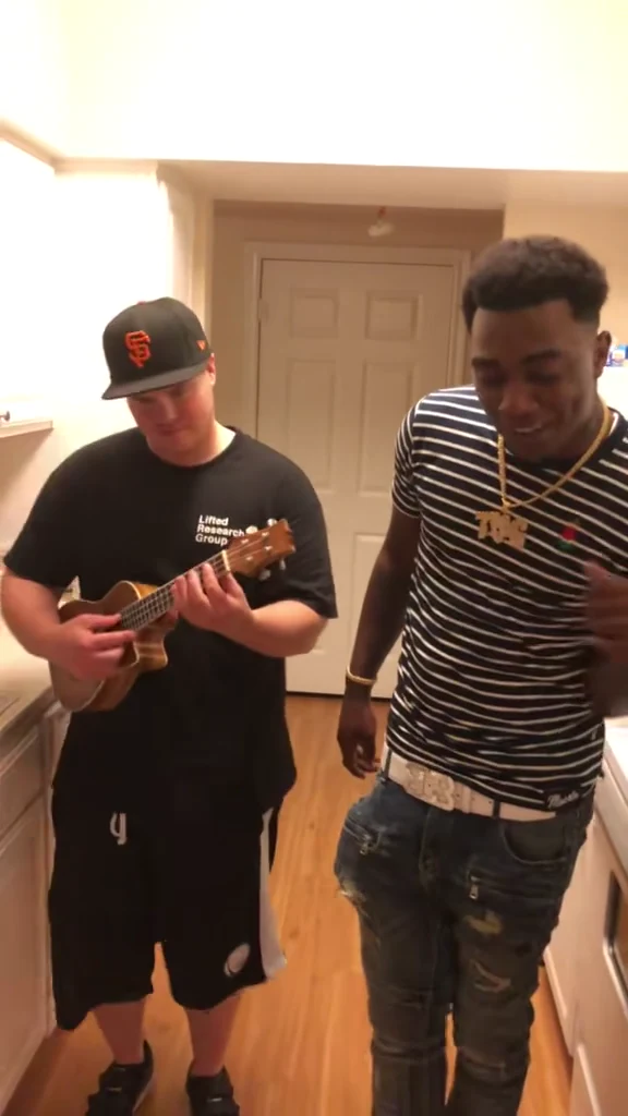 Einer Bankz playing ukulele on the left beside Fredo Bang singing on the right in the kitchen performance