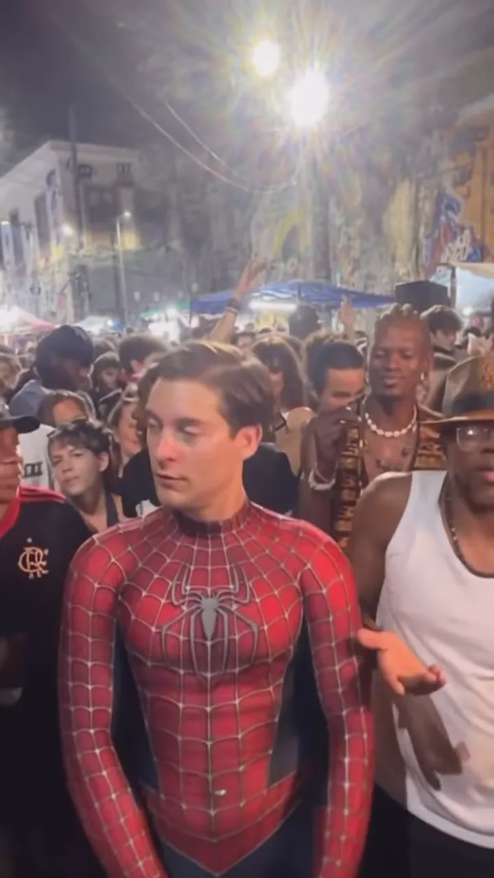 Performers in the original Rio Street Party video